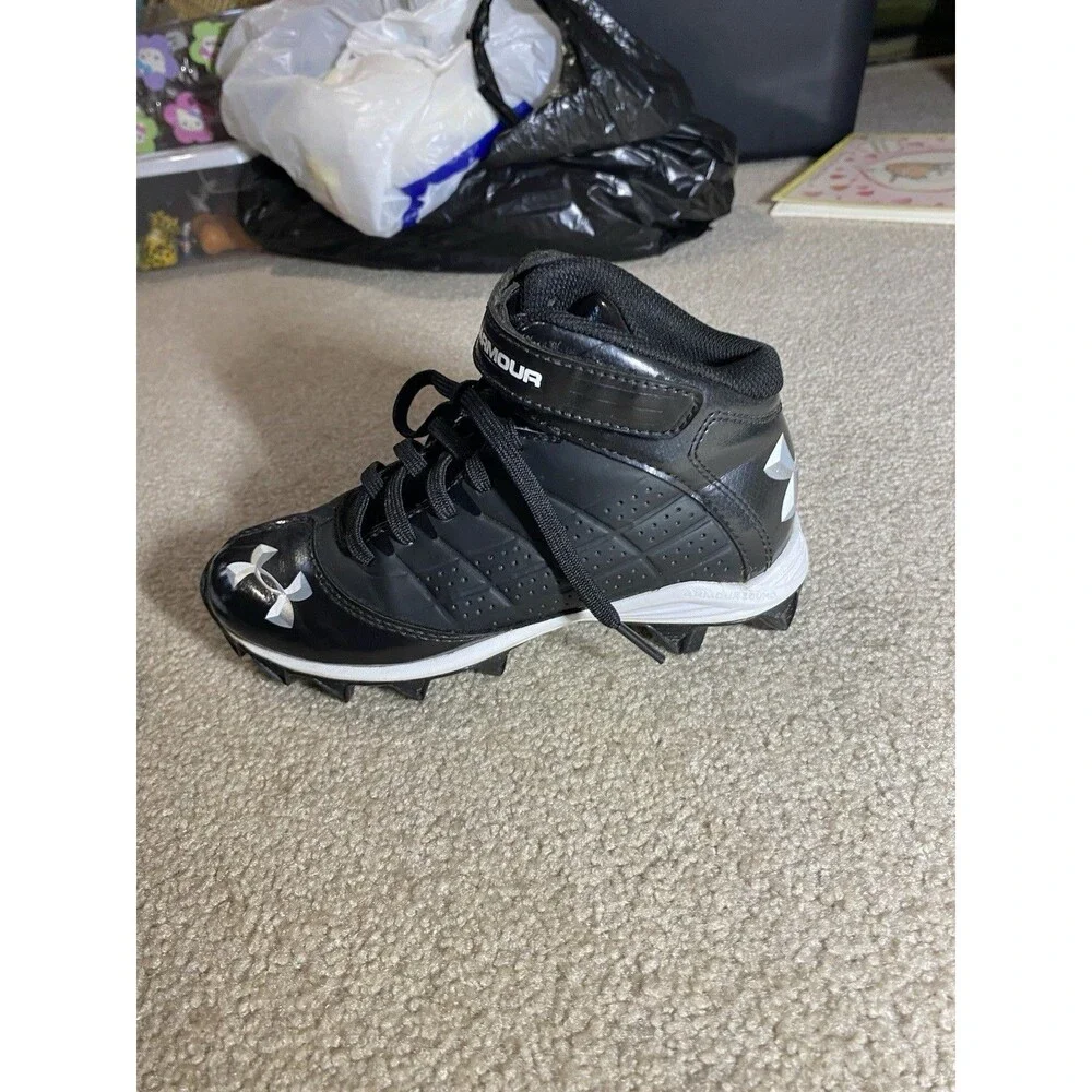 Under Armour Crusher Mid Youth Football Cleats Black White 1235878-001 Size 1Y